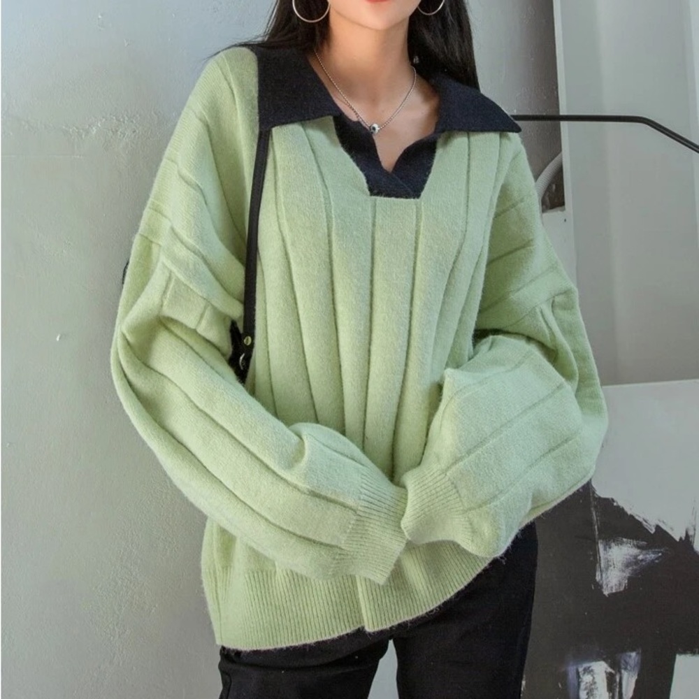 Stylish Dazy V-Neck Drop Shoulder Sweater with Black Collar